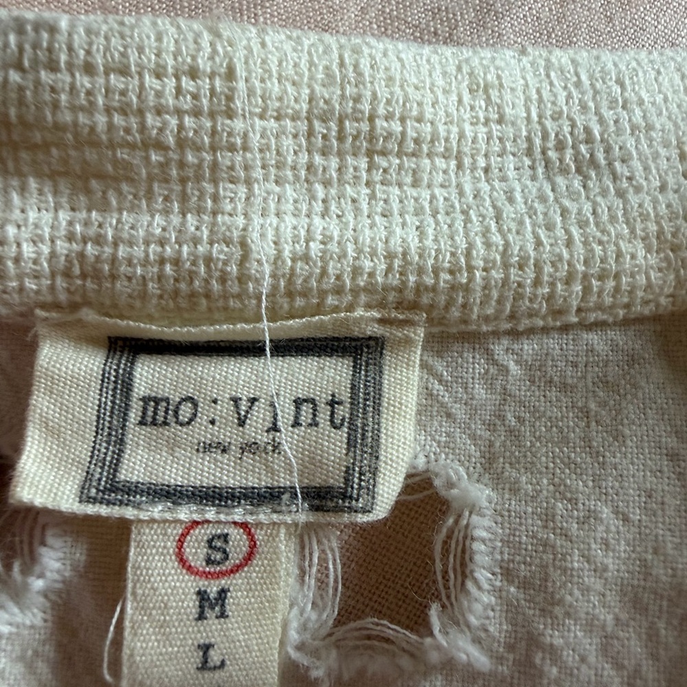 Sleeveless Cream Top with Pockets - Picture 5 of 6